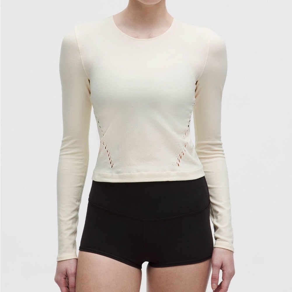Lululemon RevealKnit Eyelet Crewneck Long-sleeve Shirt color coconut Ivory Sz M